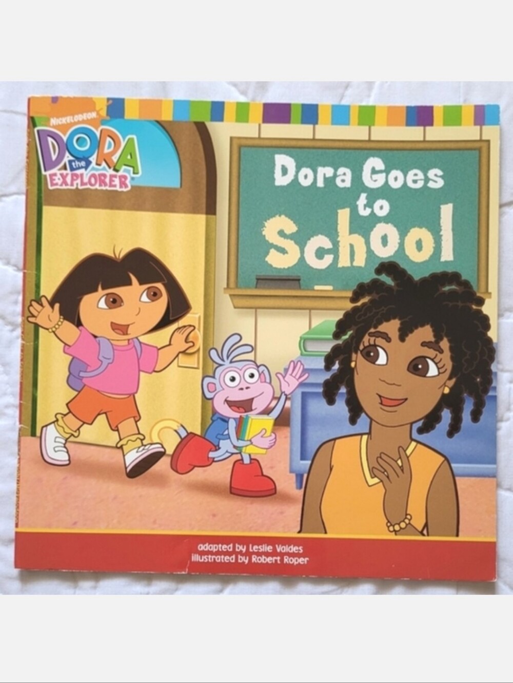 3/$15 🌸 Dora The Explorer: Dora Goes To School